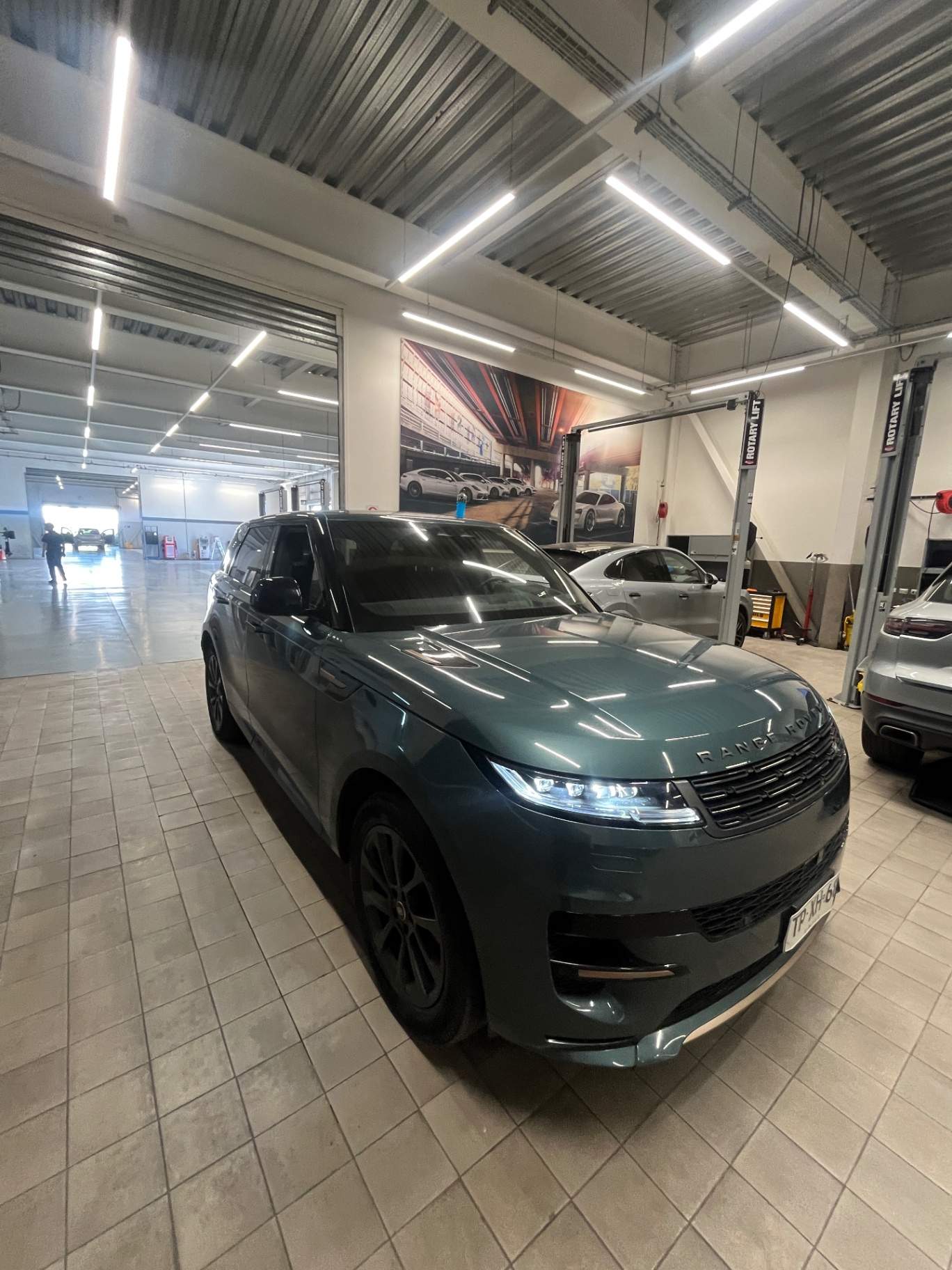 LAND ROVER - 1
