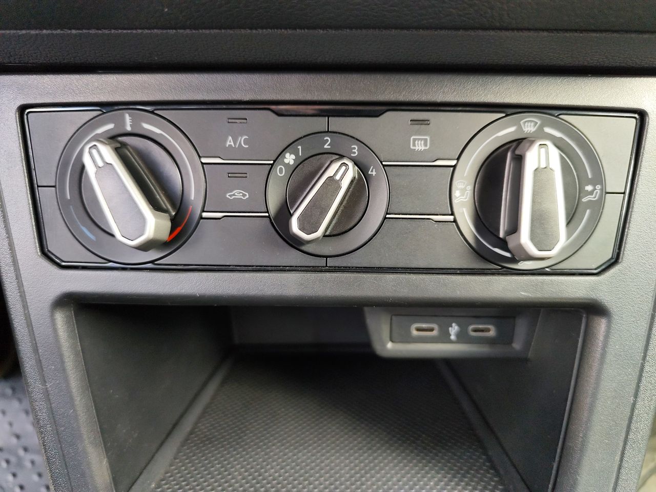 VOLKSWAGEN - 28