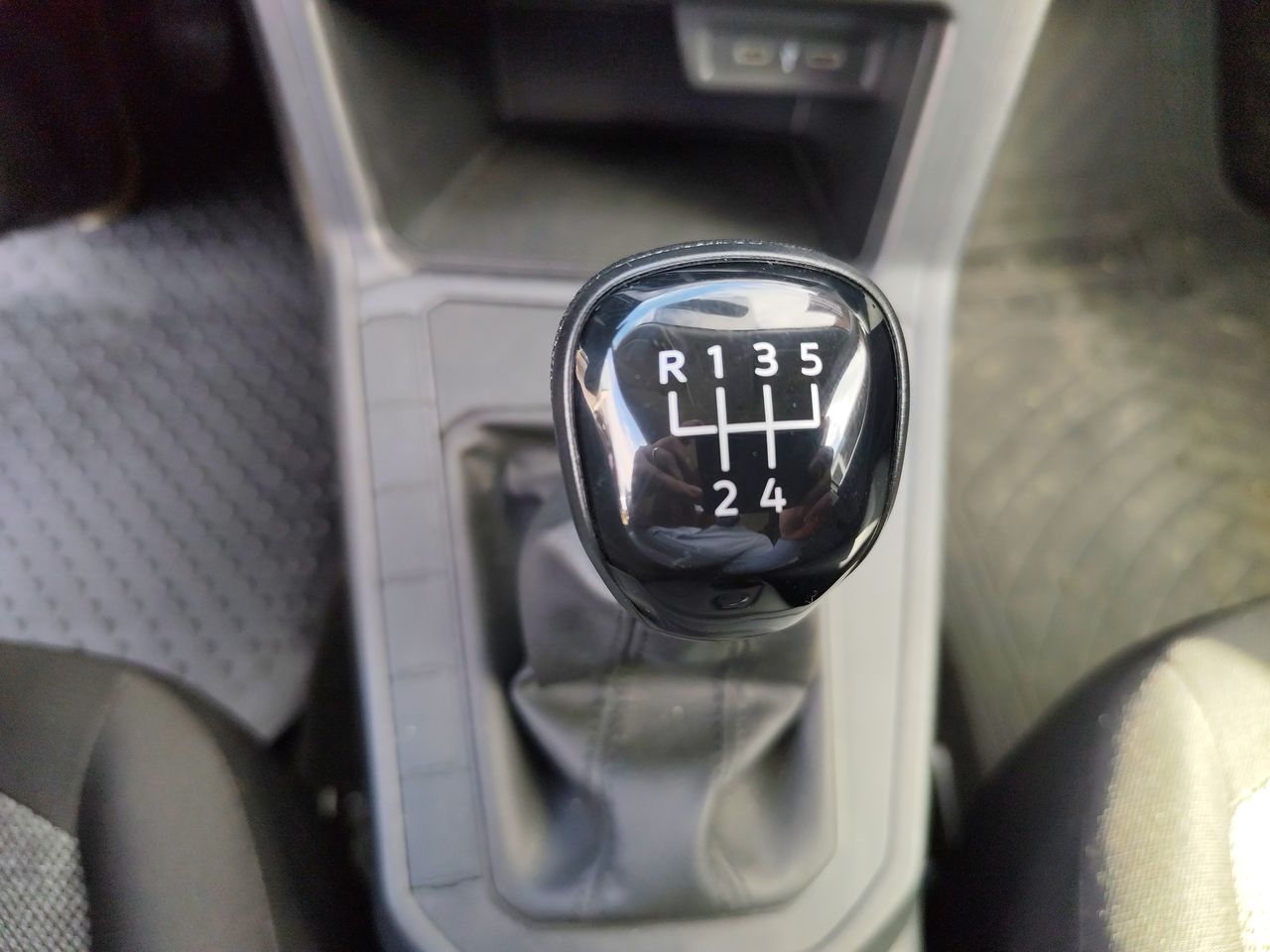 VOLKSWAGEN - 29
