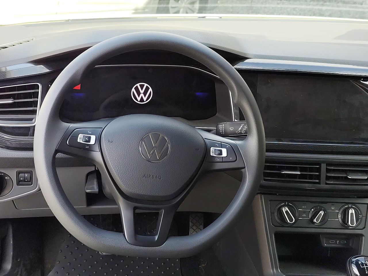 VOLKSWAGEN - 24