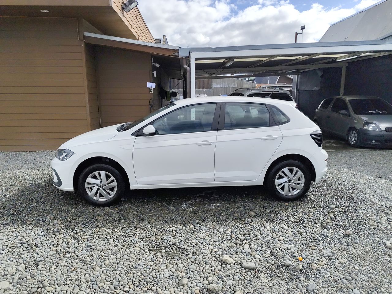 VOLKSWAGEN - 4