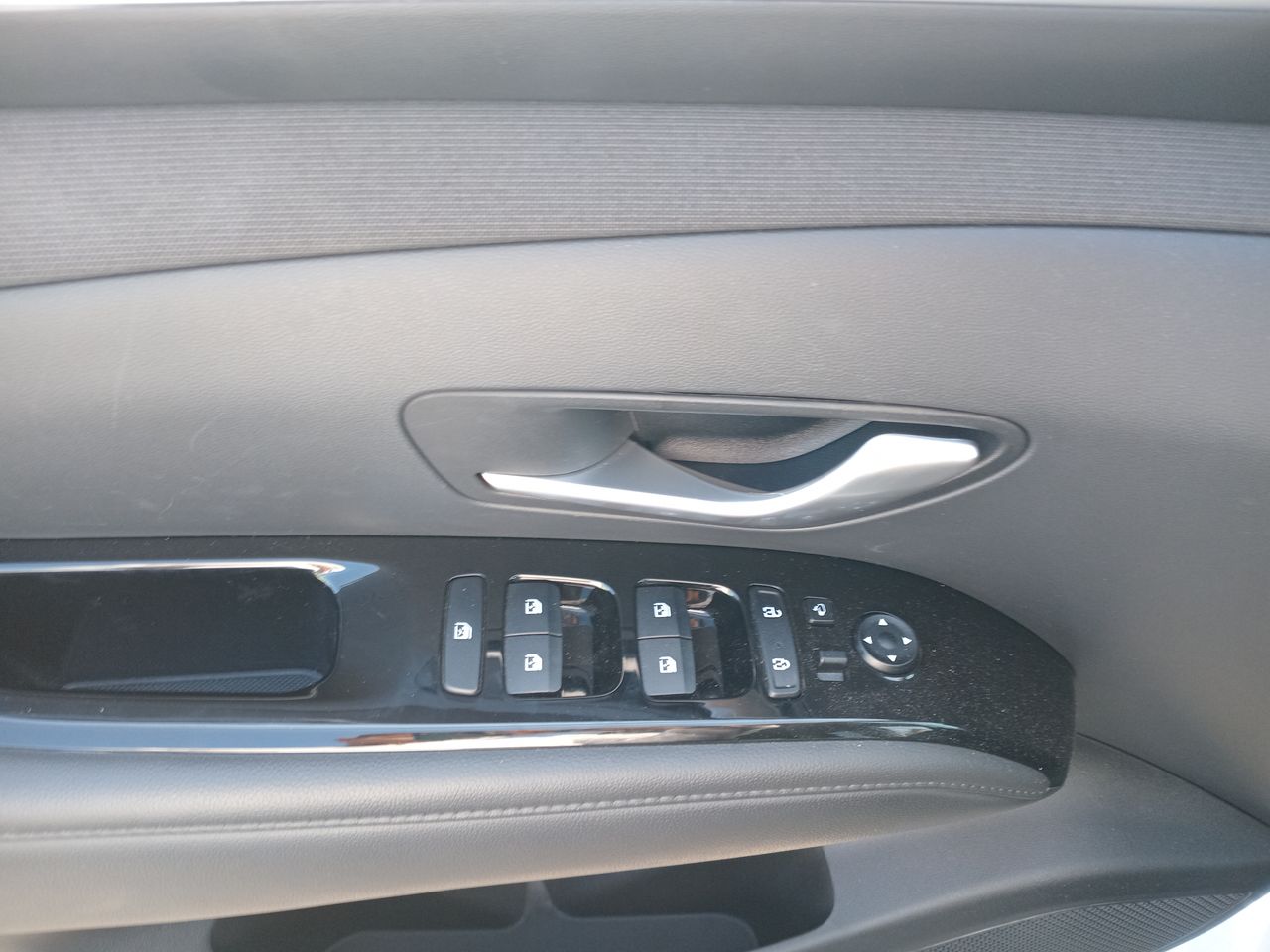 HYUNDAI - 12
