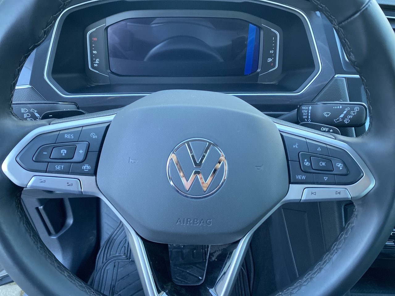 VOLKSWAGEN - 24