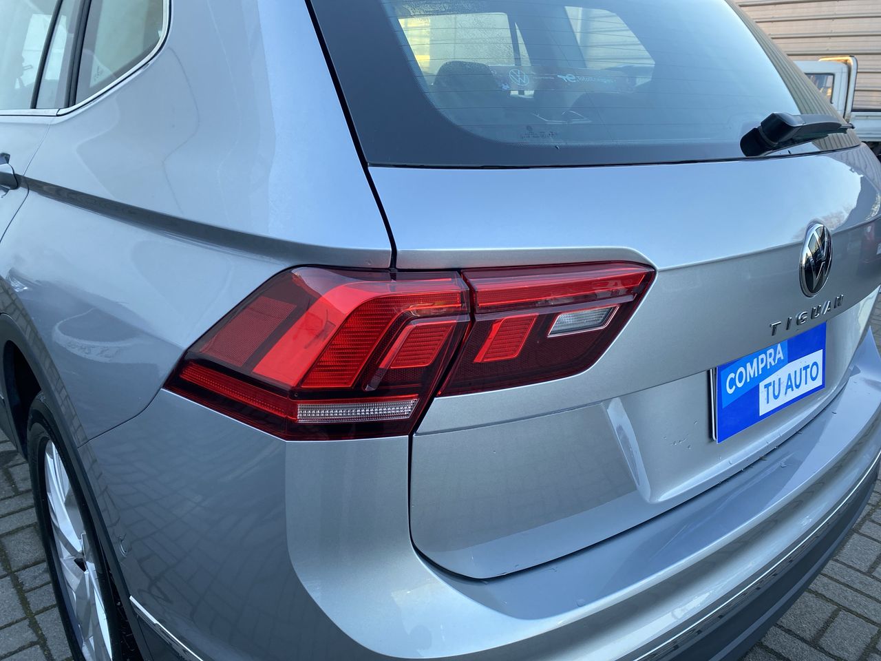 VOLKSWAGEN - 18