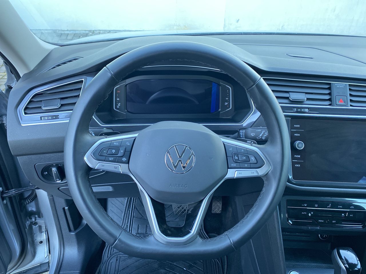 VOLKSWAGEN - 23