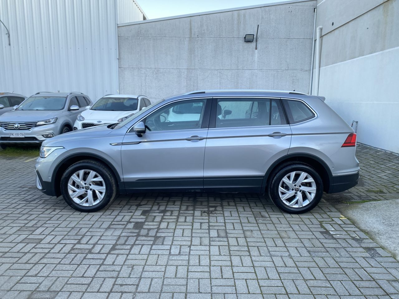 VOLKSWAGEN - 4