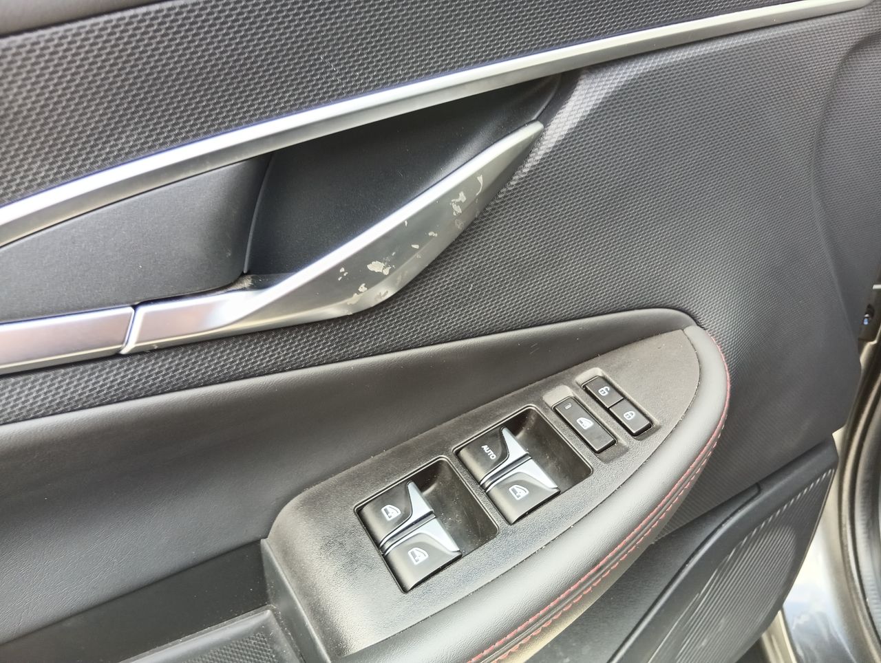 Changan Uni-T — foto 15 de 28