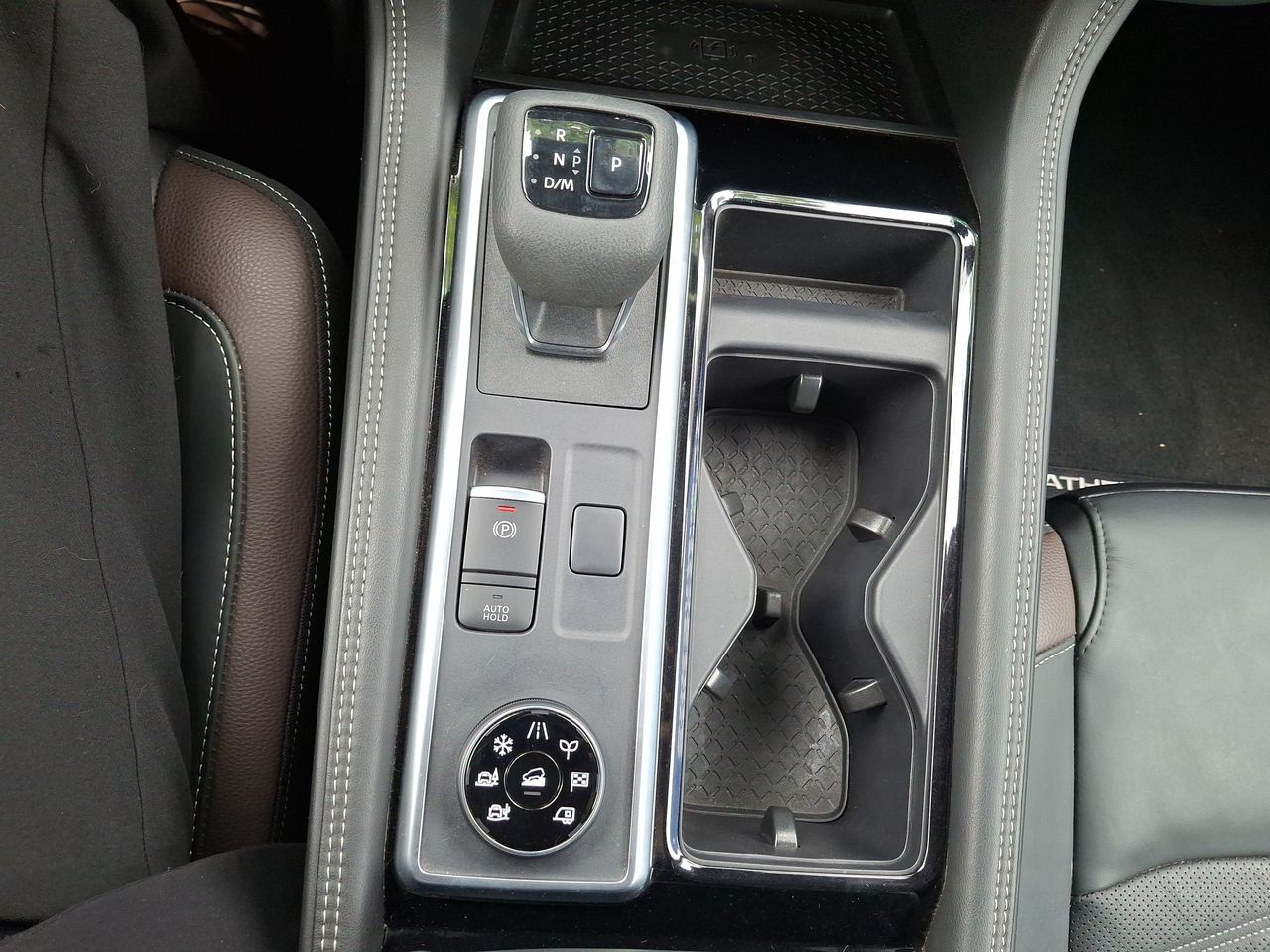 NISSAN - 32