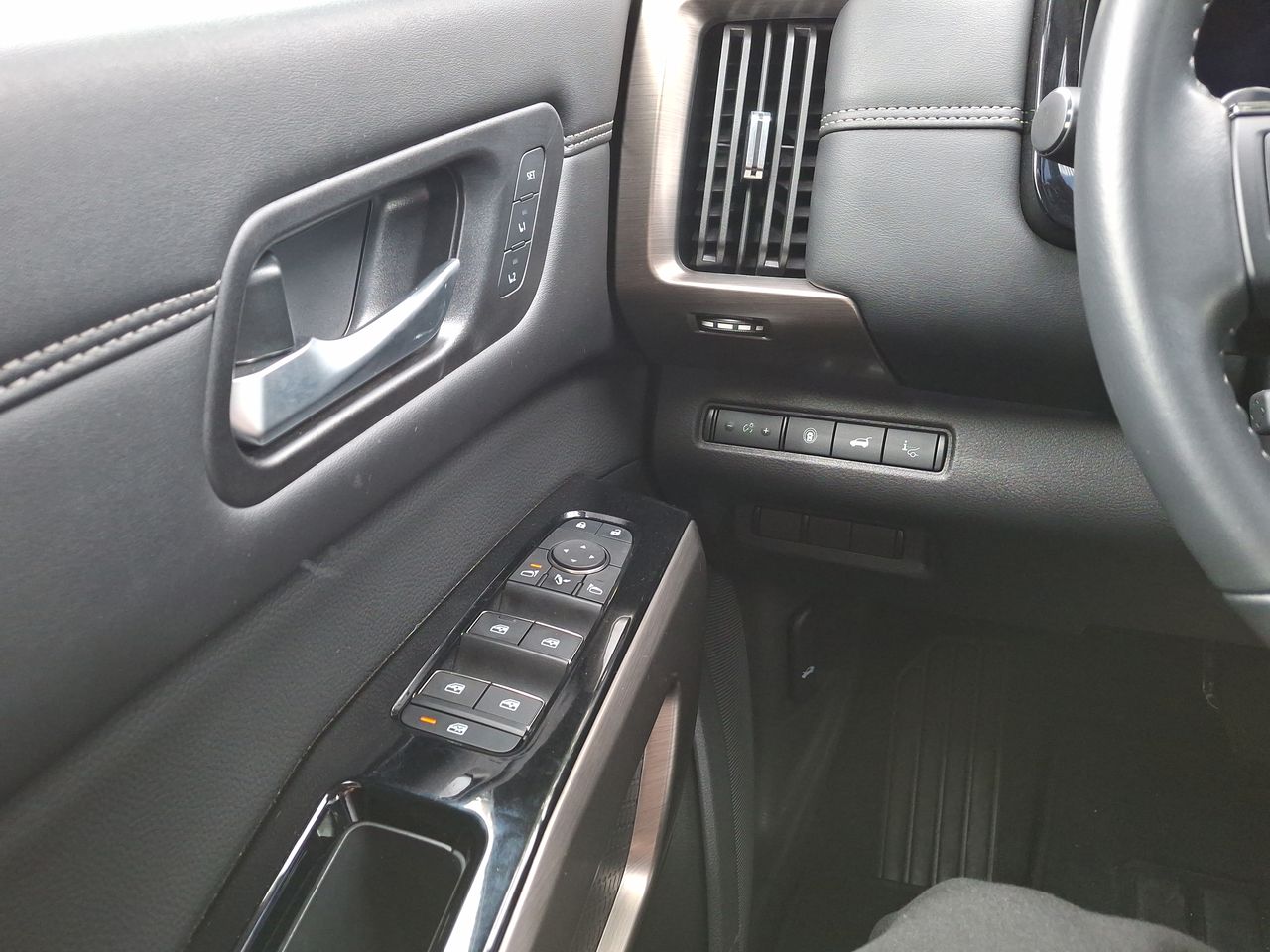NISSAN - 23