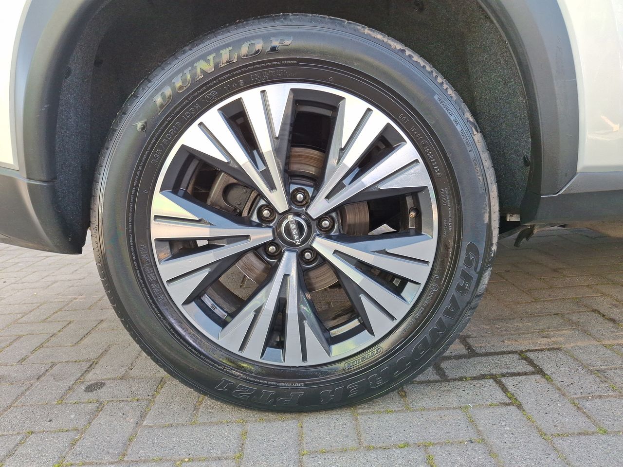 NISSAN - 15