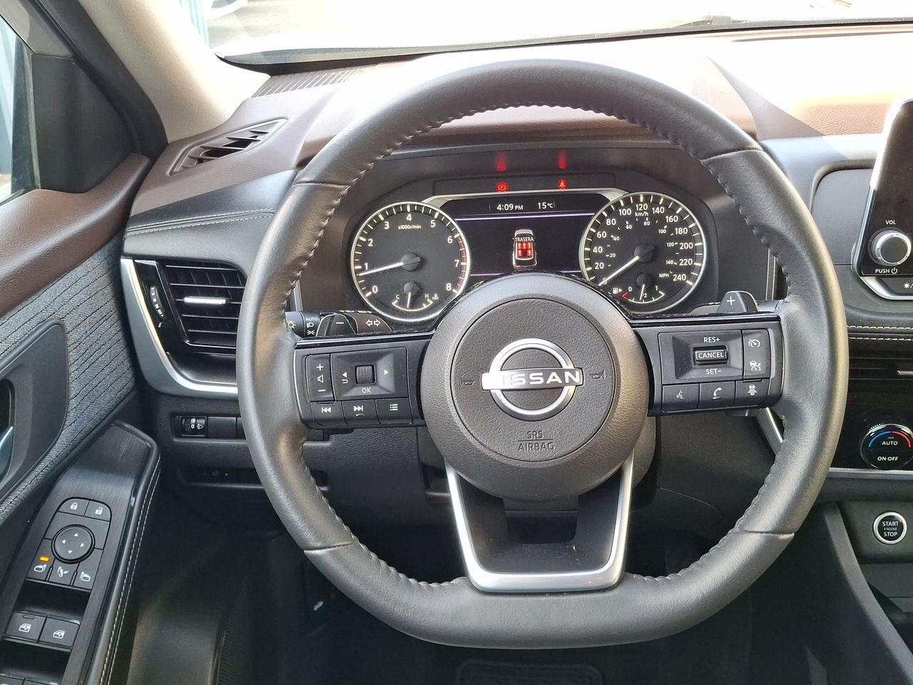 NISSAN - 24