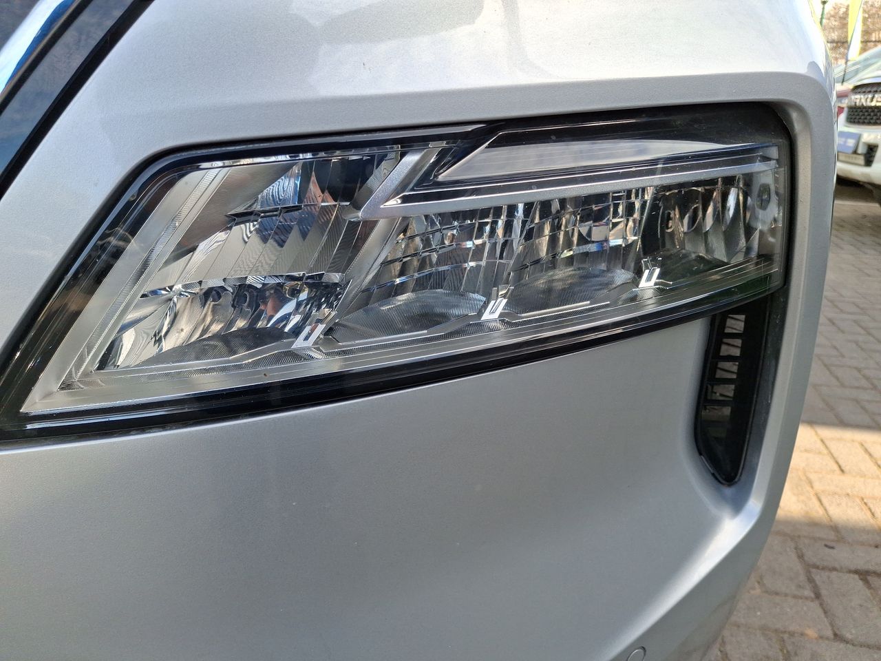 NISSAN - 18