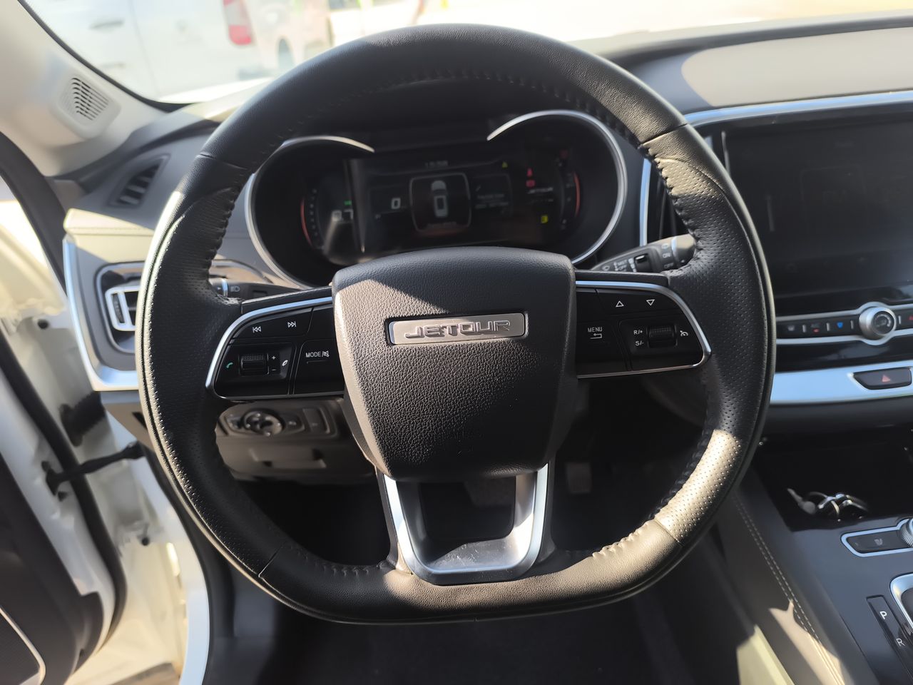 Jetour X70 — foto 23 de 32