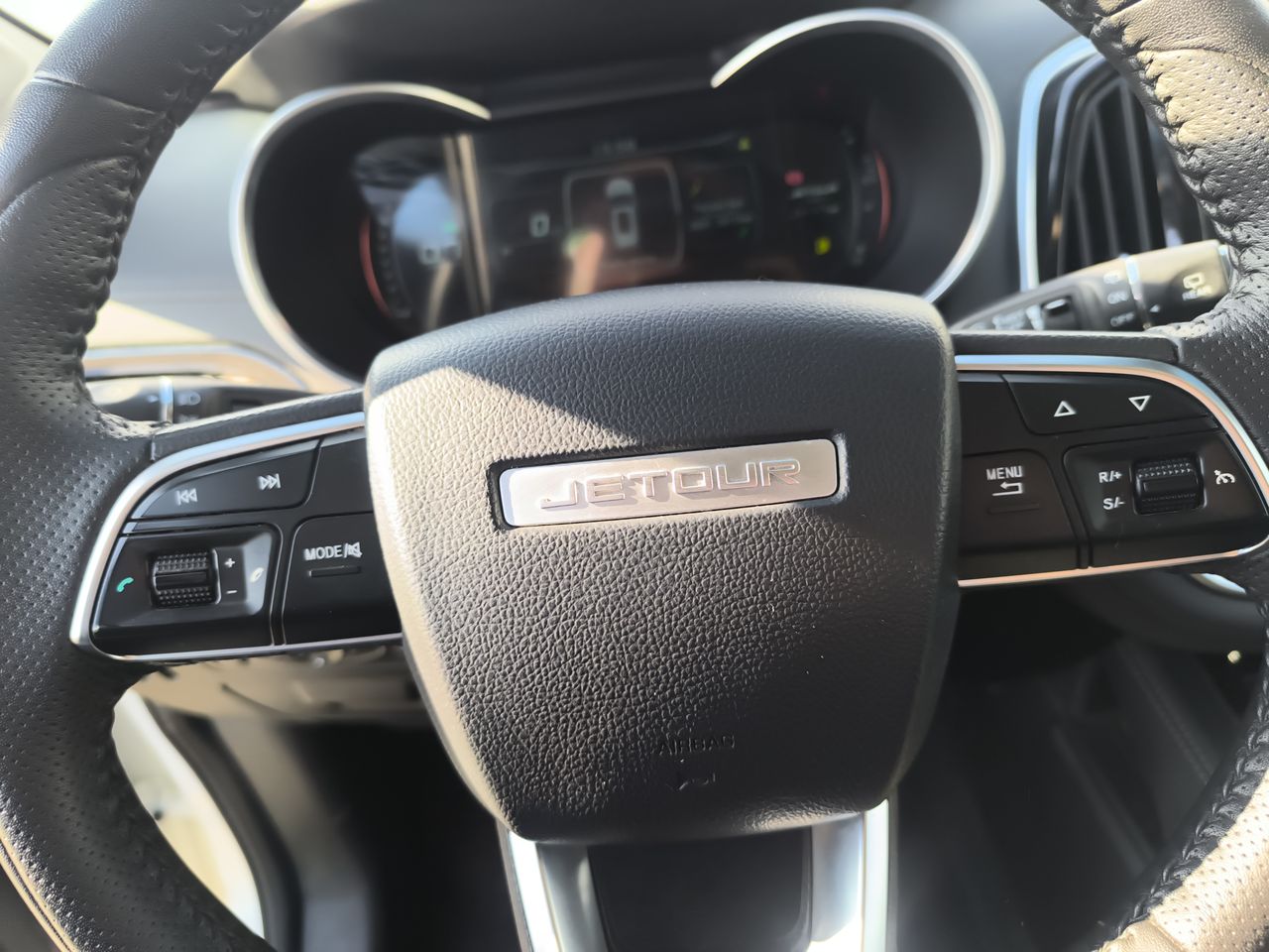 Jetour X70 — foto 24 de 32