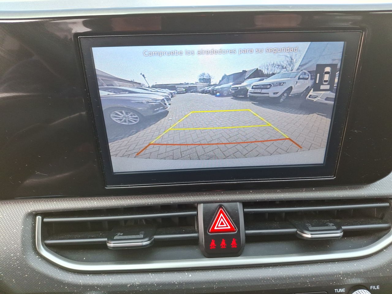 KIA K3 Cross — foto 21 de 26
