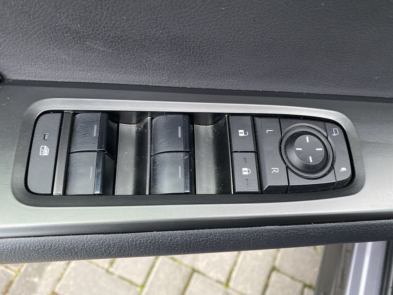 LEXUS - 22