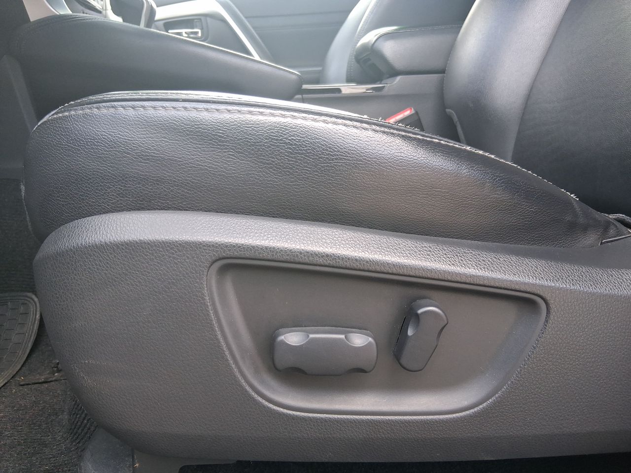Mitsubishi Montero Sport — foto 25 de 38