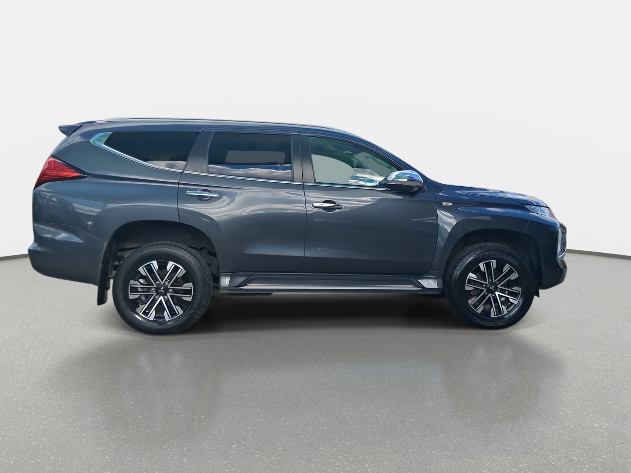 Mitsubishi Montero Sport — foto 9 de 38