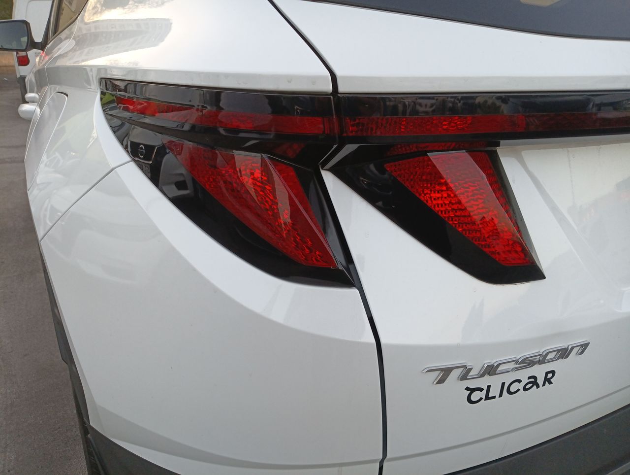 HYUNDAI - 12
