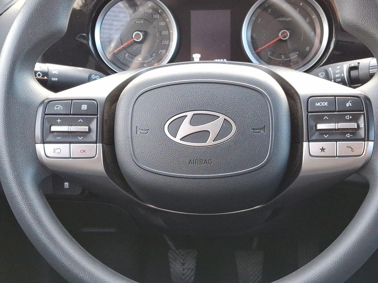 HYUNDAI - 27