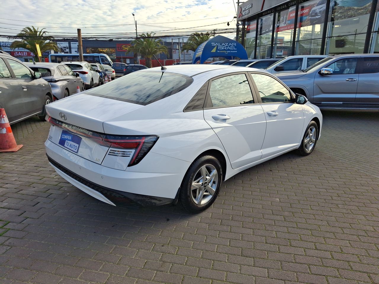HYUNDAI - 7