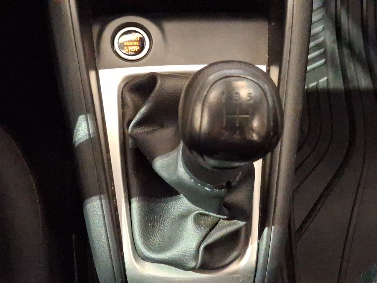 Land Rover Defender — foto 21 de 25