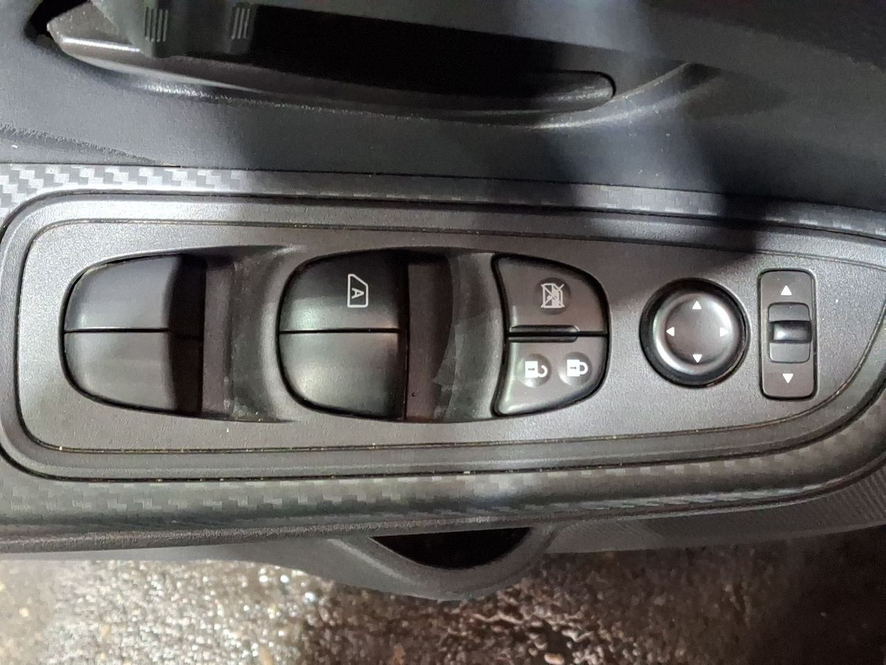 Land Rover Defender — foto 14 de 25