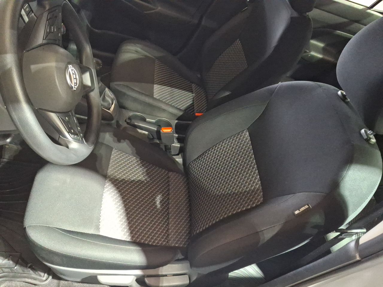 Land Rover Defender — foto 15 de 25