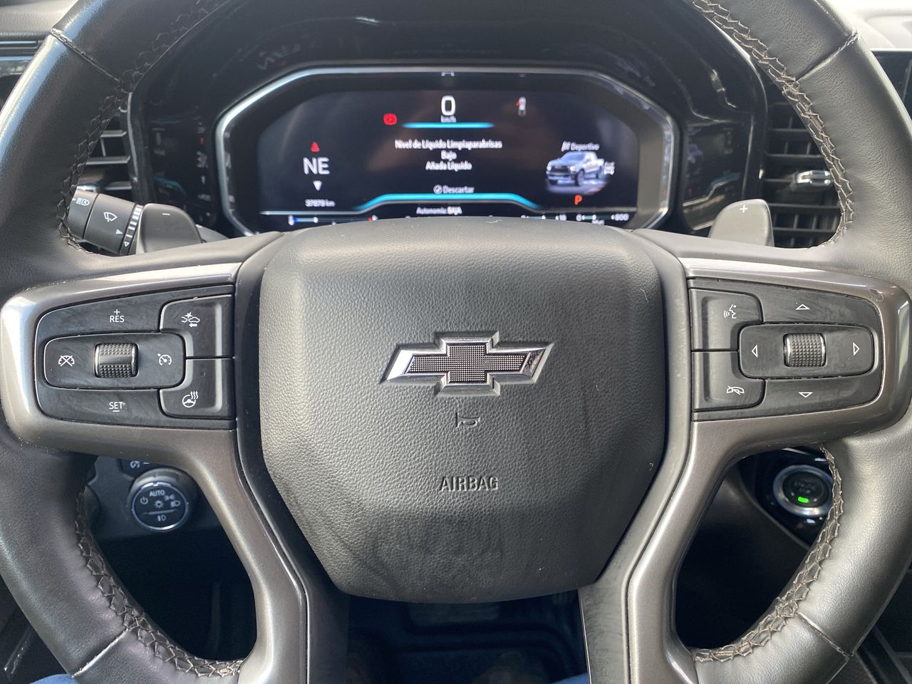 Chevrolet Silverado — foto 19 de 28