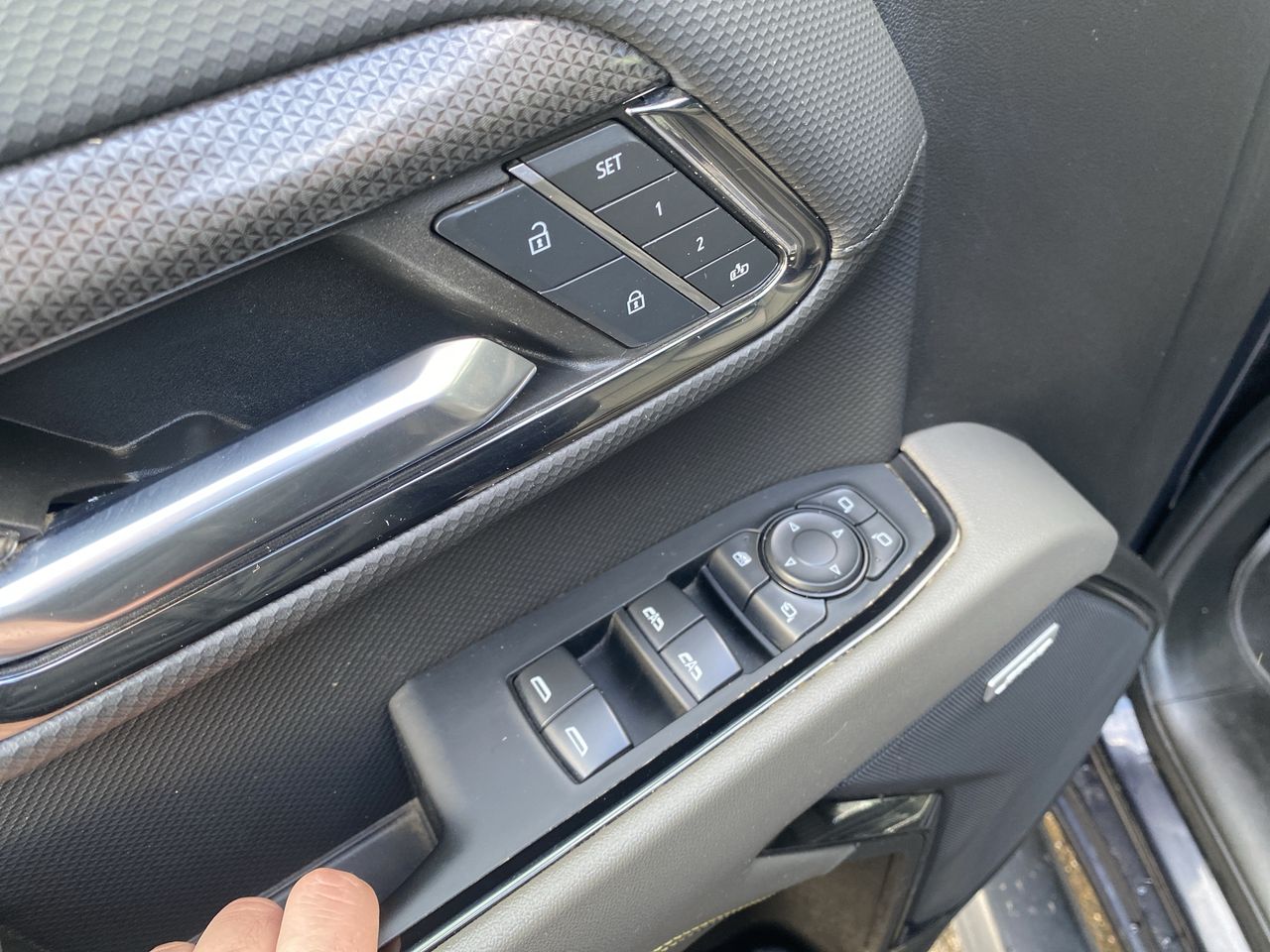 Chevrolet Silverado — foto 15 de 28