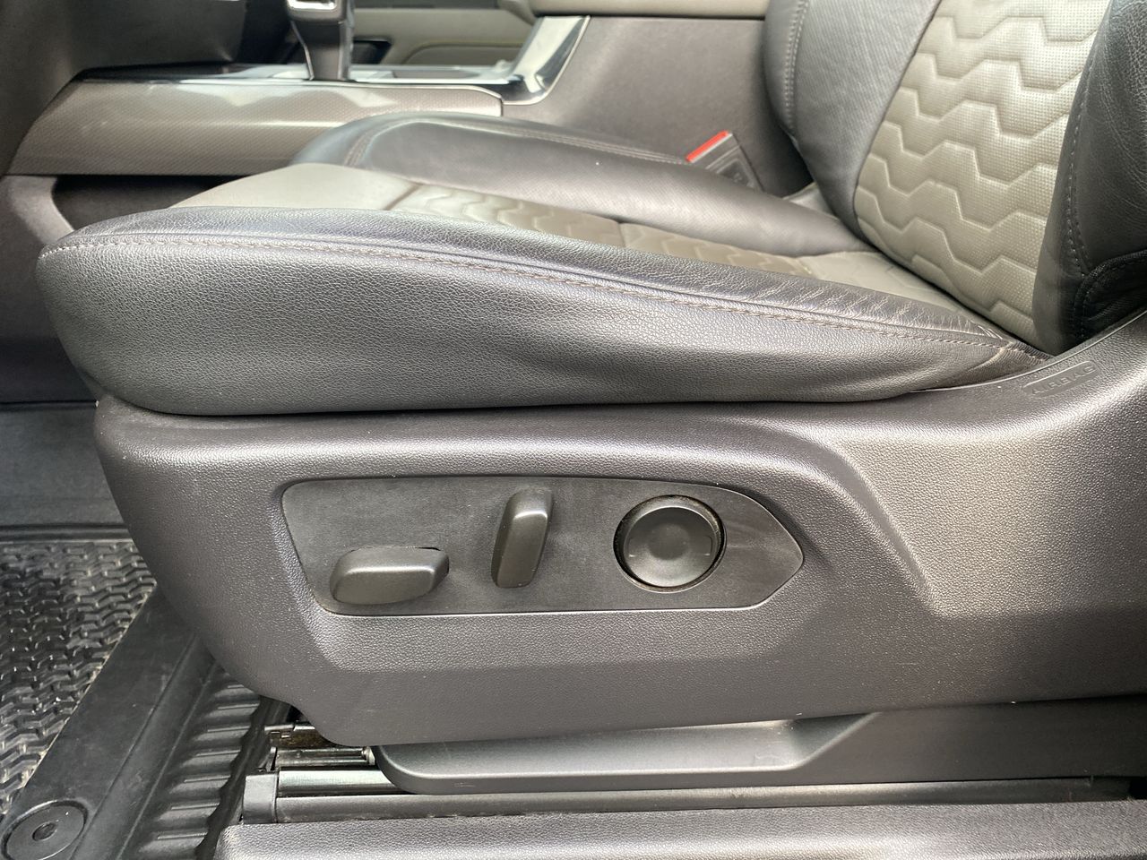 Chevrolet Silverado — foto 16 de 28