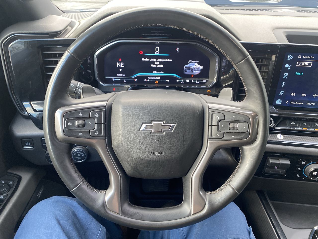 Chevrolet Silverado — foto 18 de 28