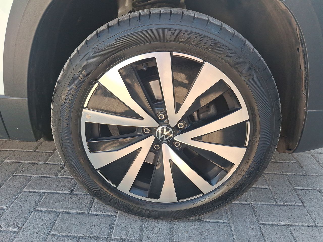 VOLKSWAGEN - 17