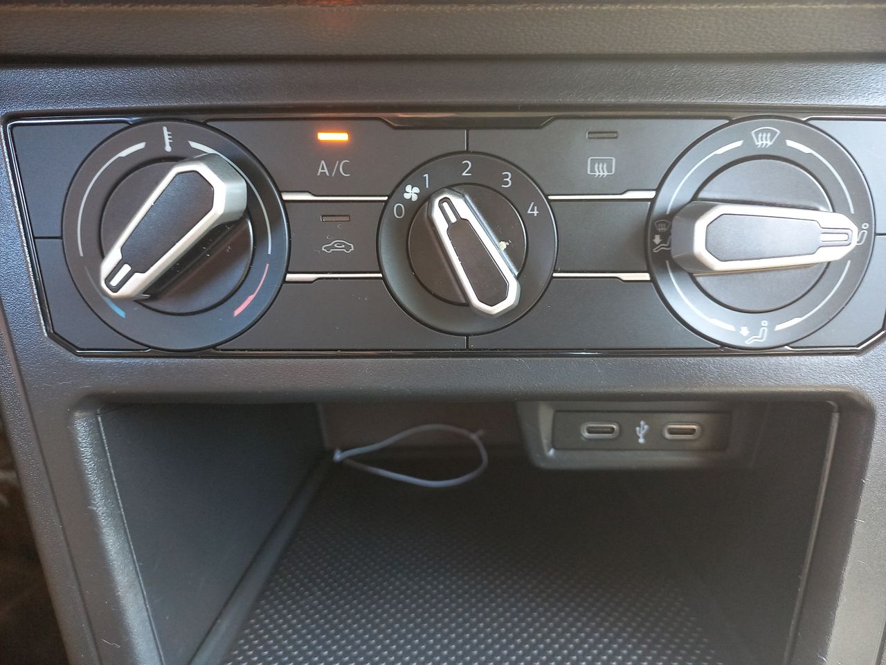 Volkswagen Polo — foto 25 de 28