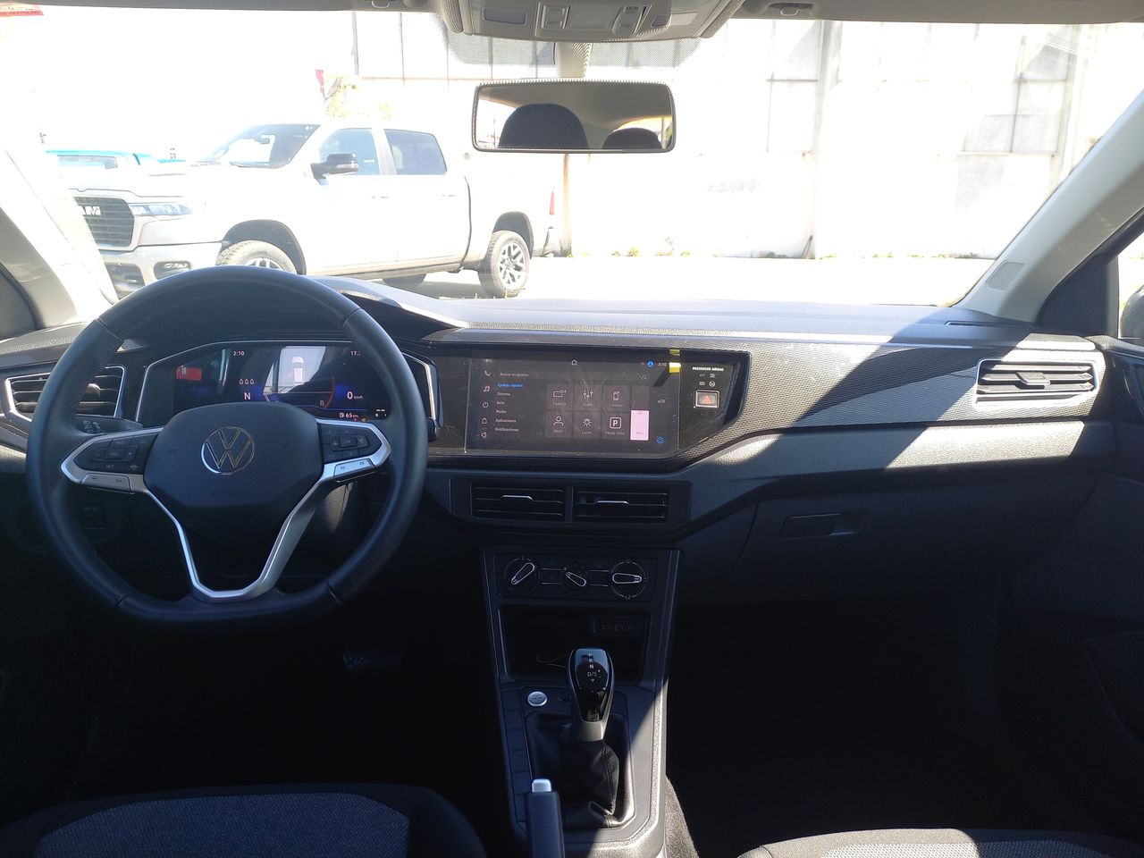 Volkswagen Polo — foto 10 de 28