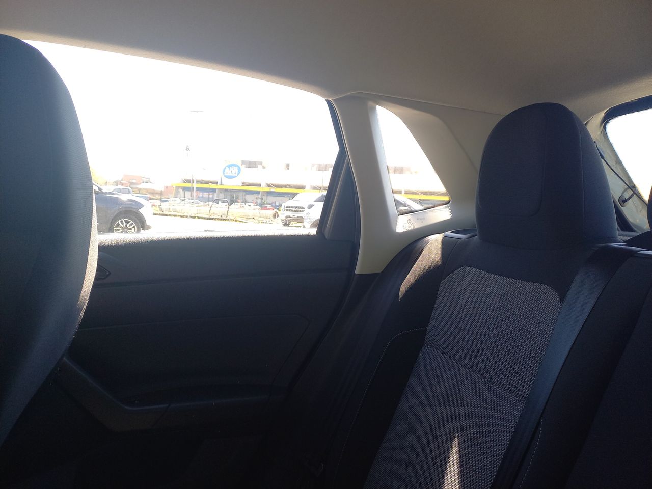 Volkswagen Polo — foto 12 de 28