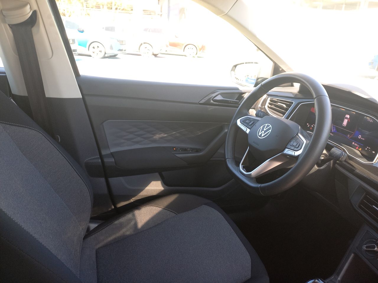 Volkswagen Polo — foto 14 de 28