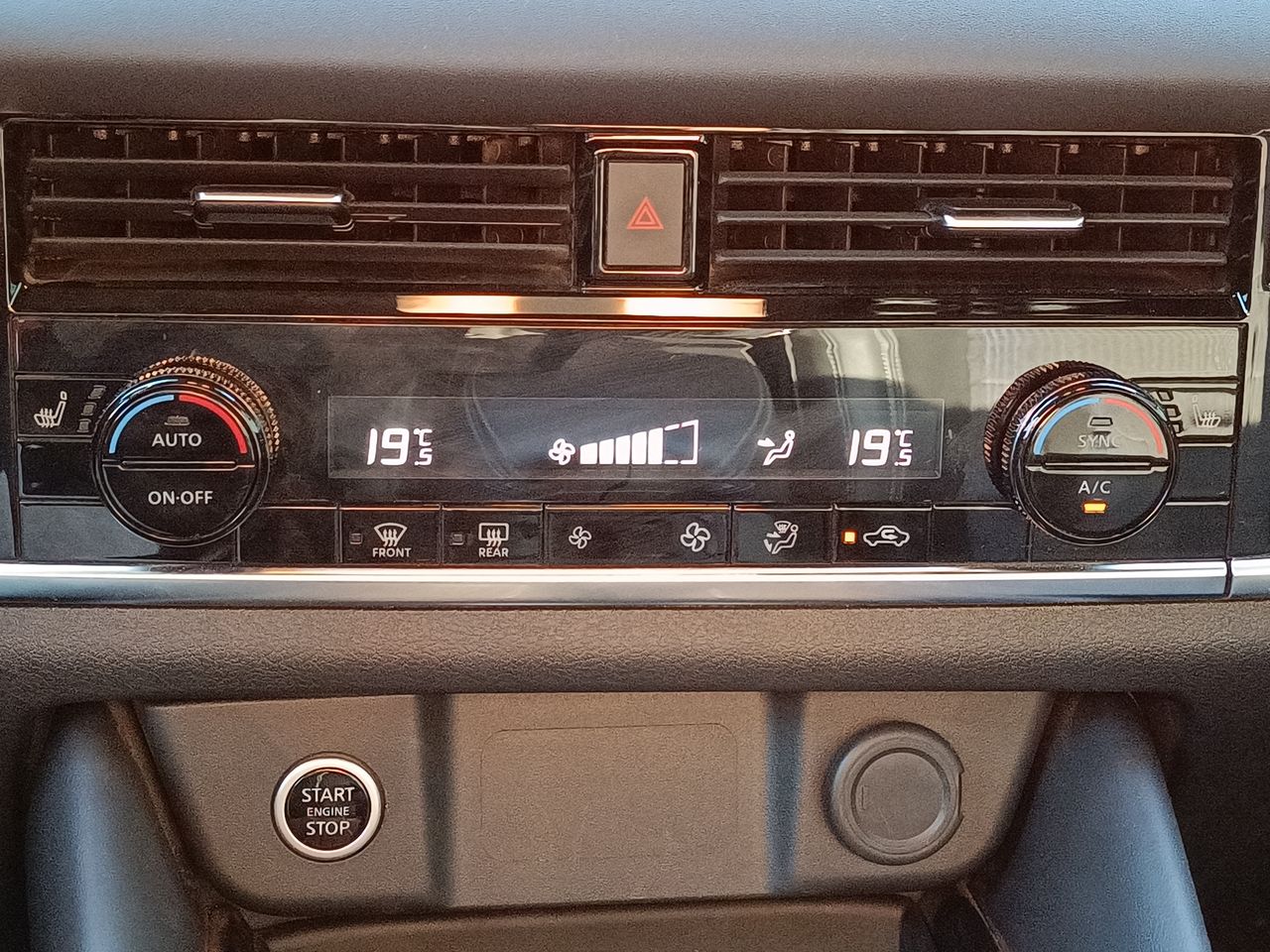 NISSAN - 27