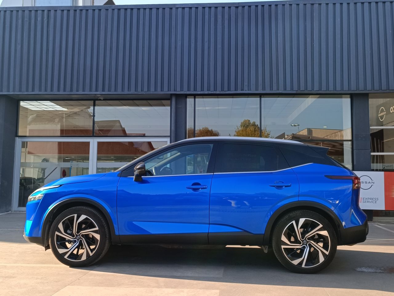 NISSAN - 4