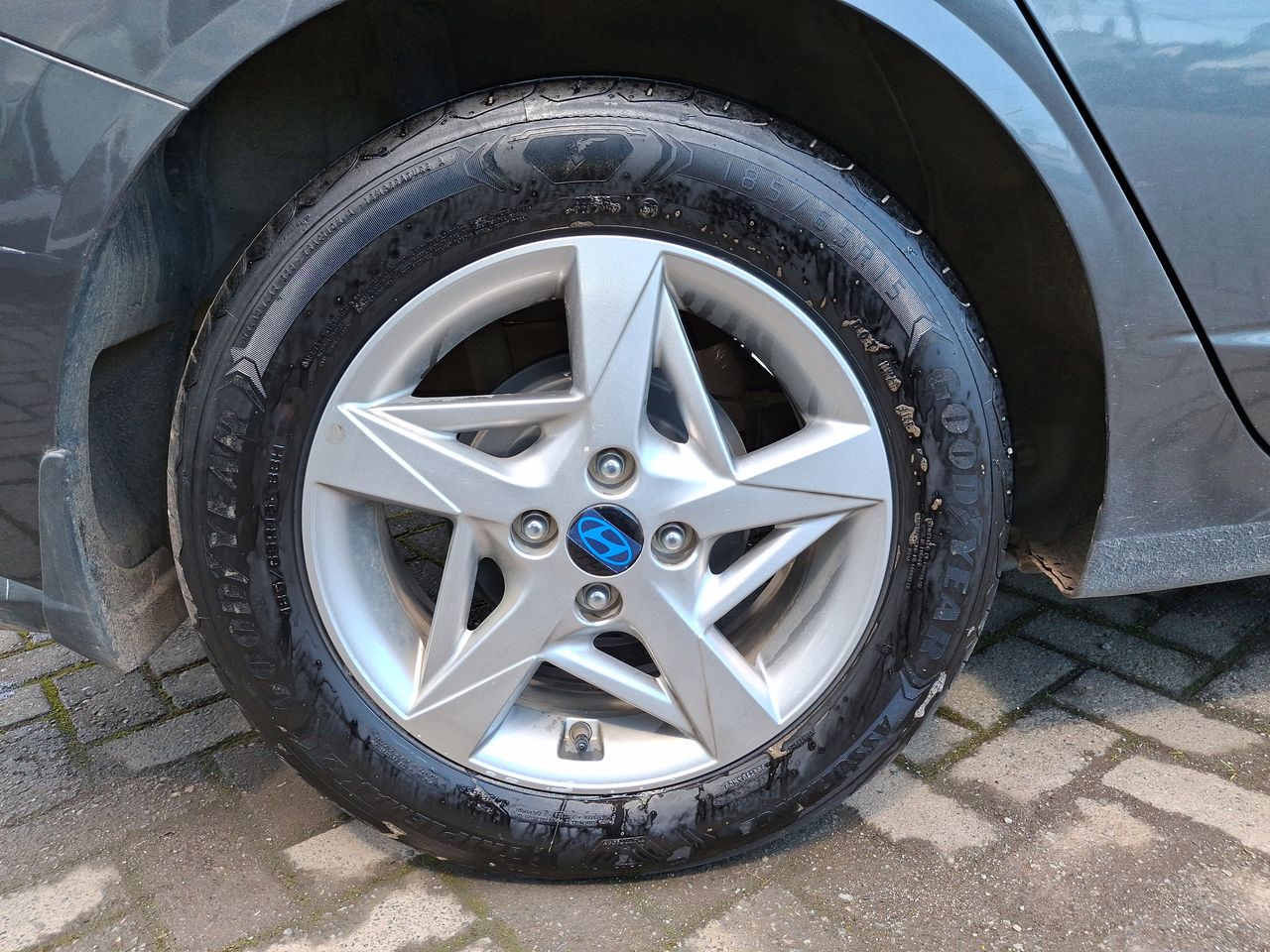 HYUNDAI - 16