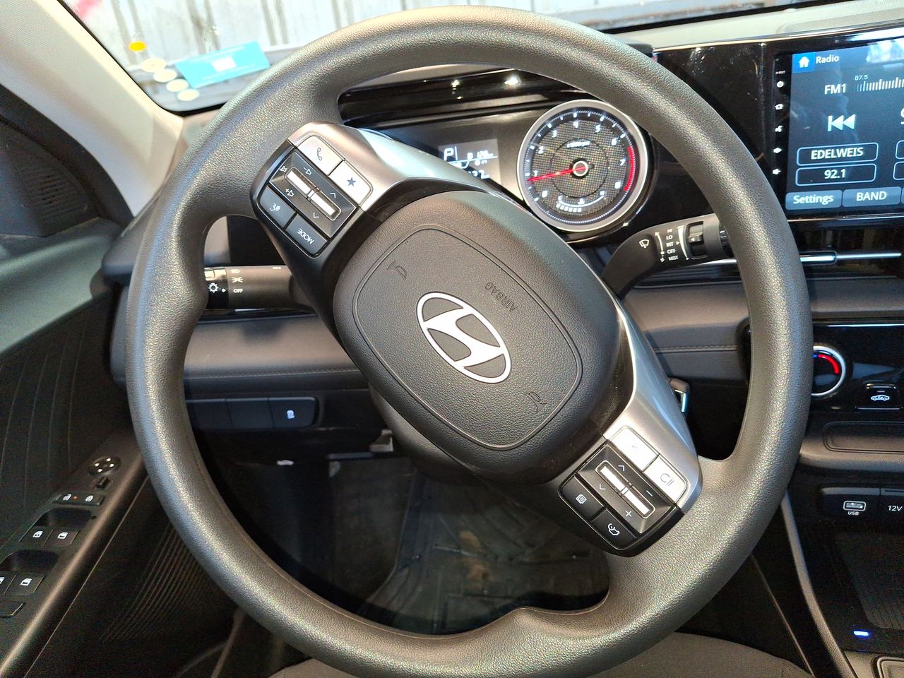HYUNDAI - 25