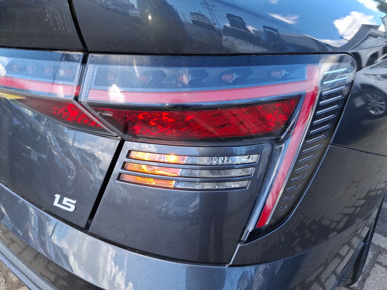 HYUNDAI - 20