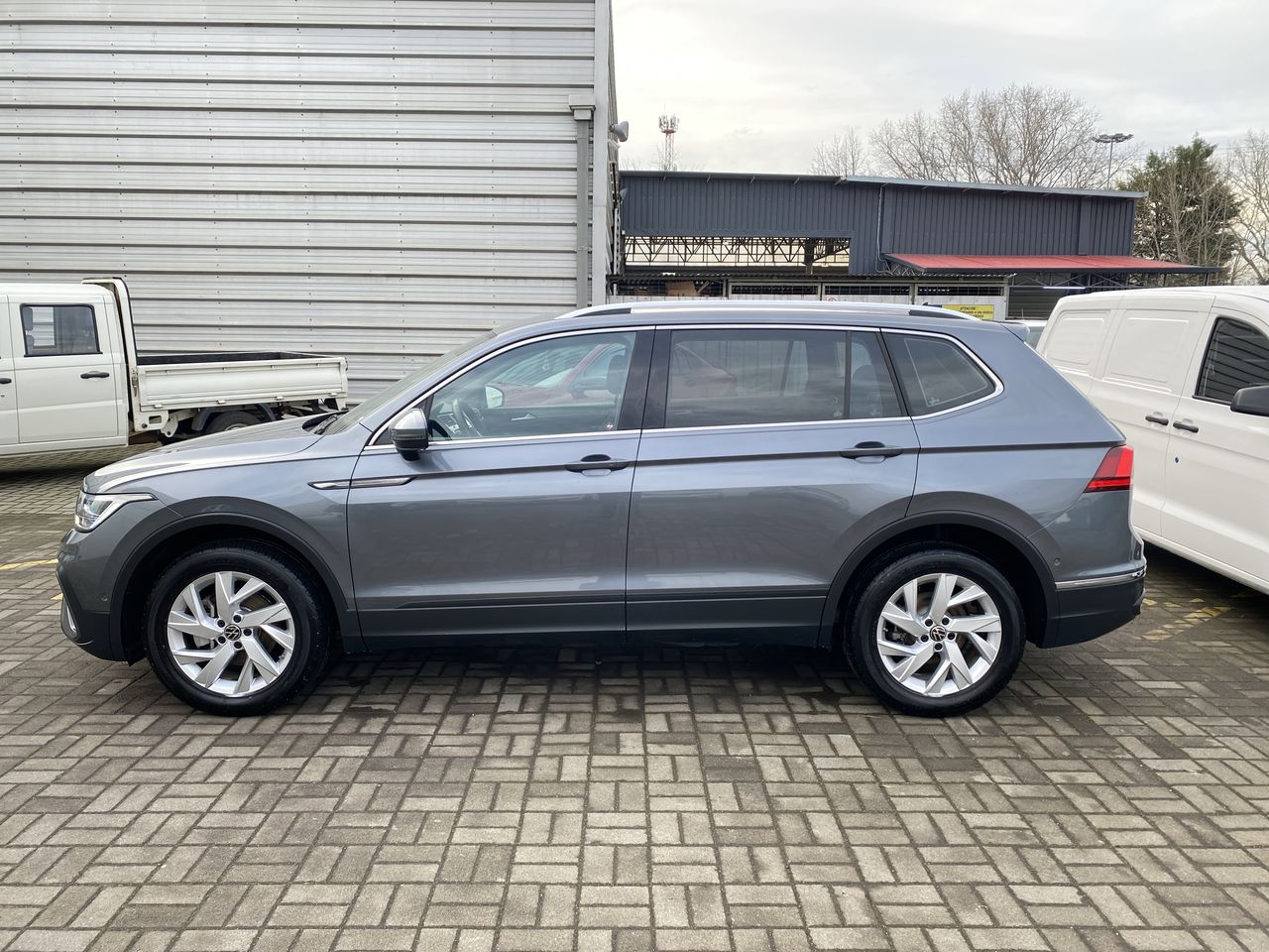 VOLKSWAGEN - 4