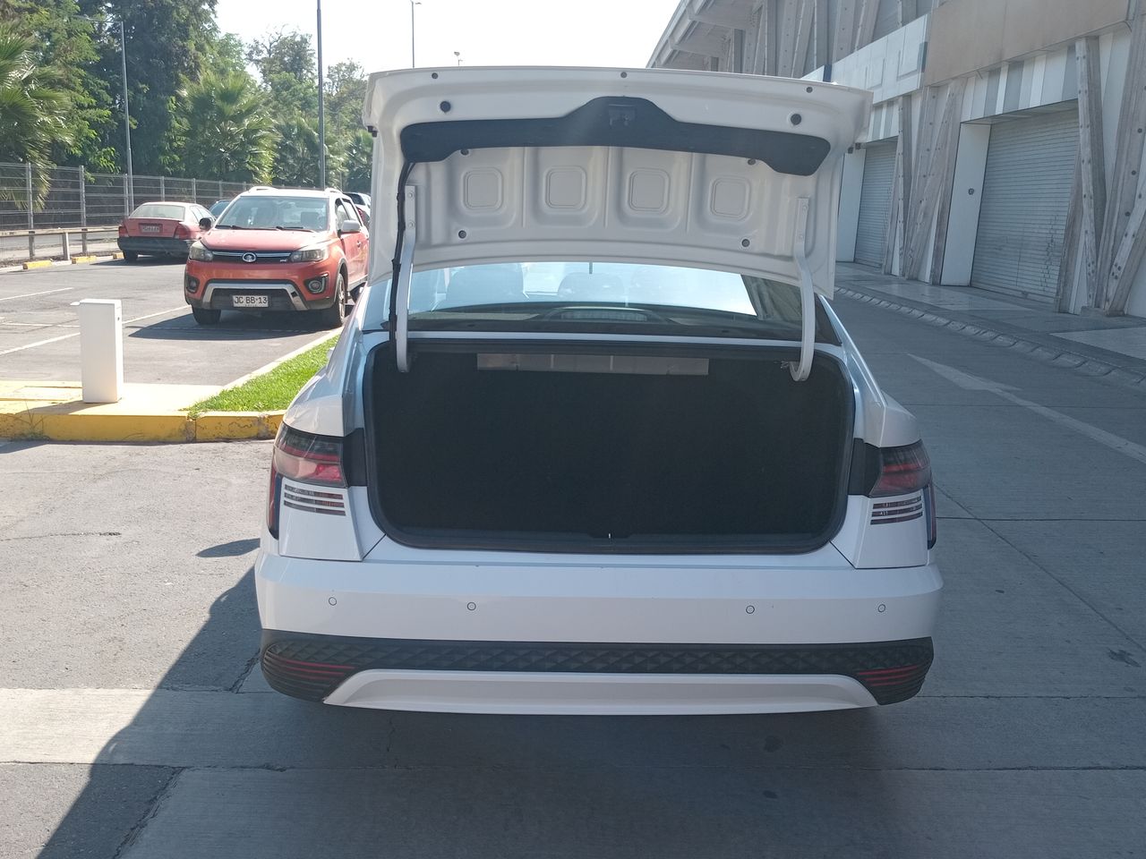 HYUNDAI - 20