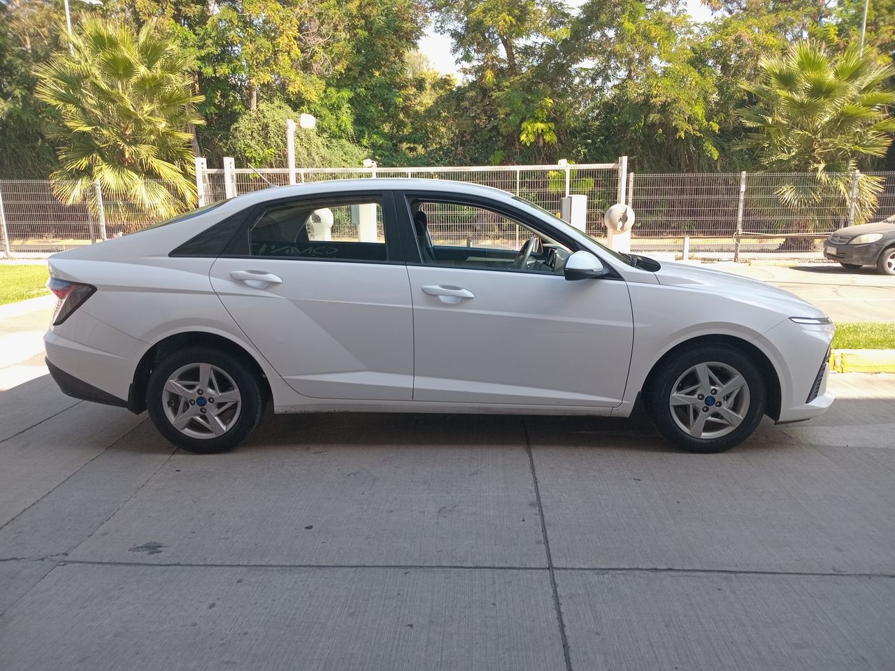 HYUNDAI - 8