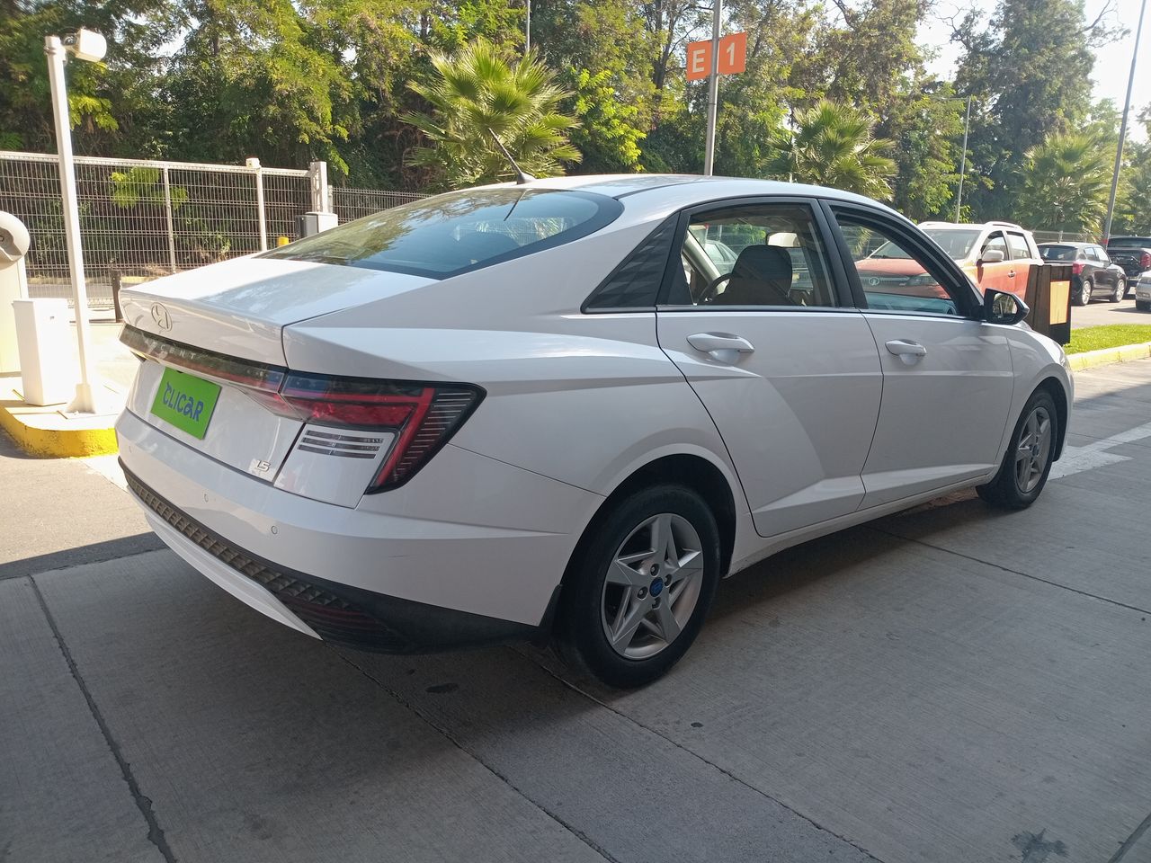 HYUNDAI - 7