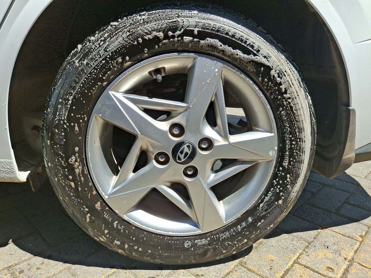 HYUNDAI - 16
