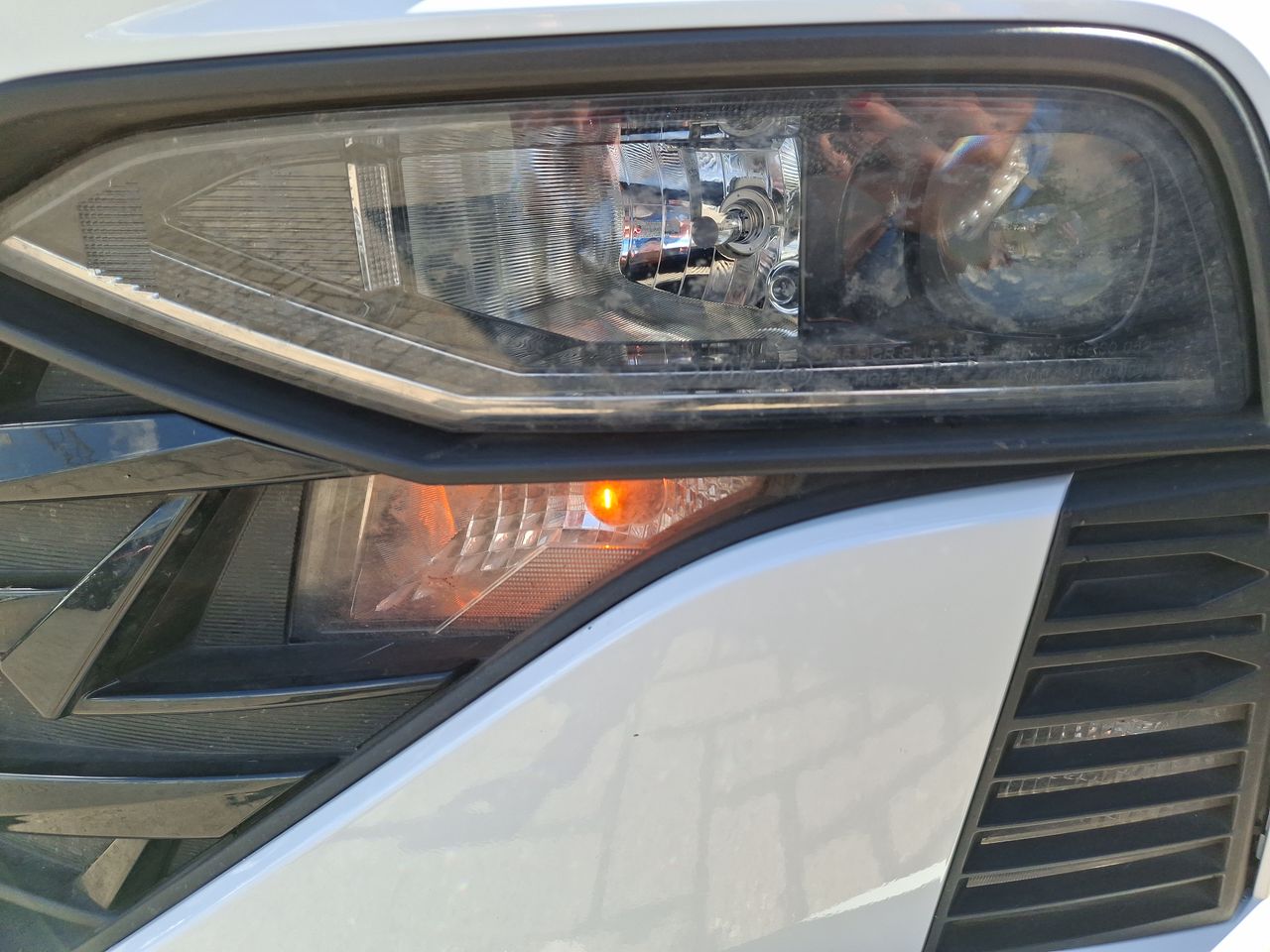 HYUNDAI - 18