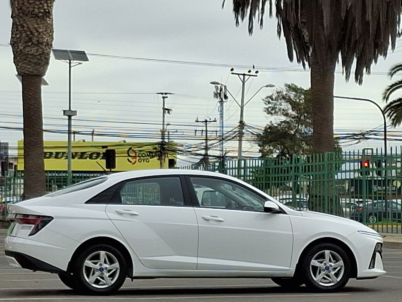 HYUNDAI - 7