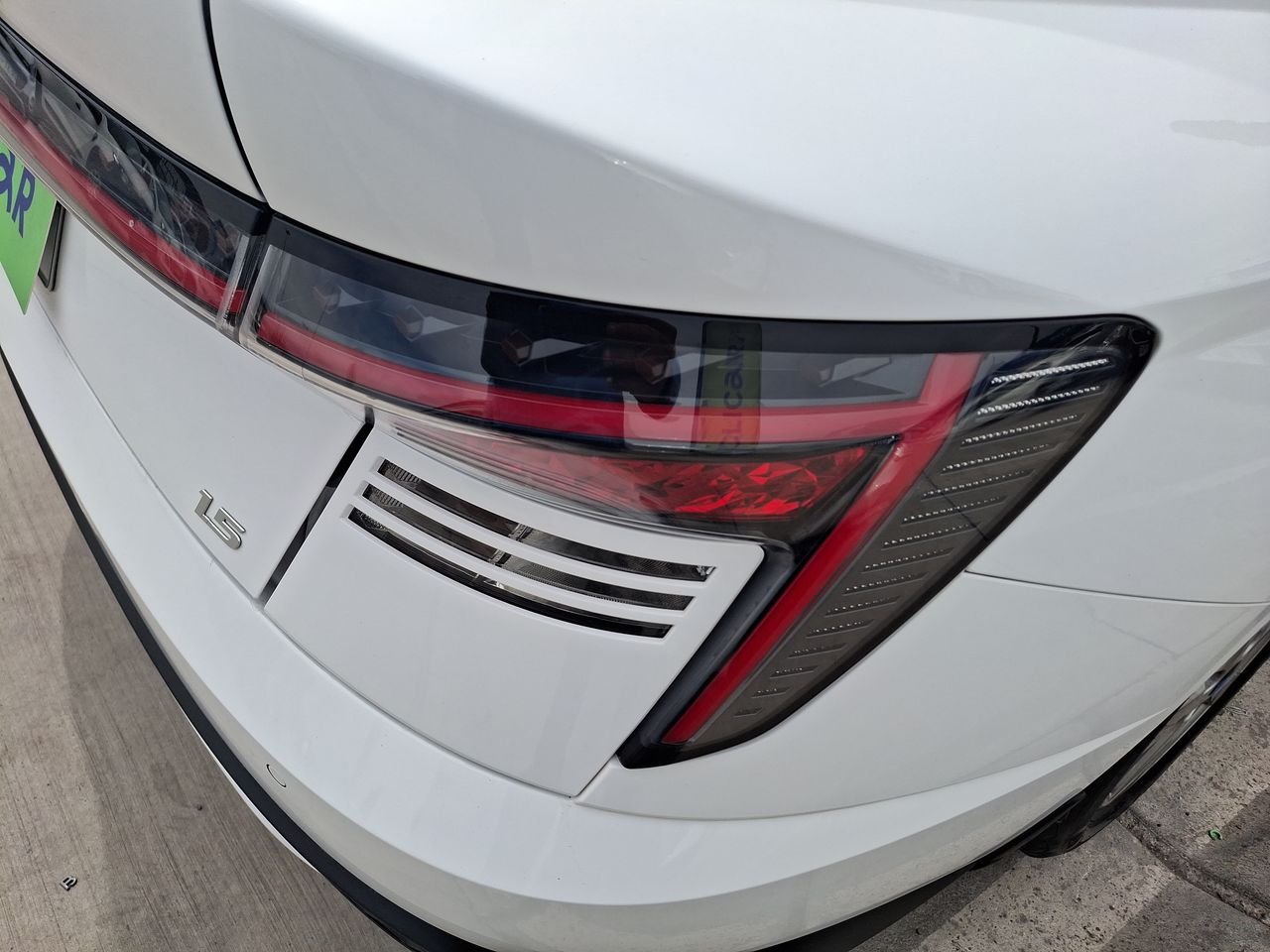 HYUNDAI - 20
